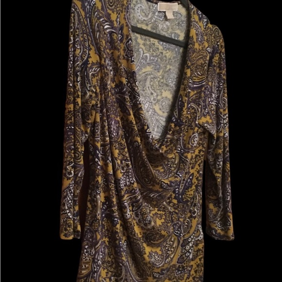 Michael Kors long sleeve slip over blouse with low cut neck. Mostly gold print - Picture 1 of 7